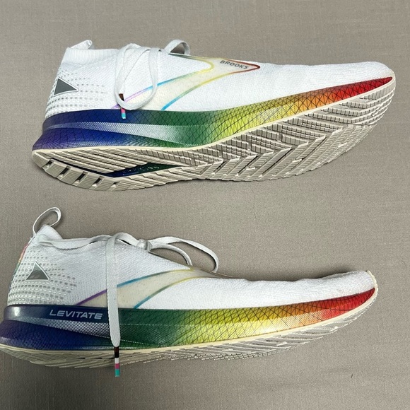 Brooks Levitate 5 Stealthfit Pride Running Shoe Women Size 11 - Picture 3 of 13